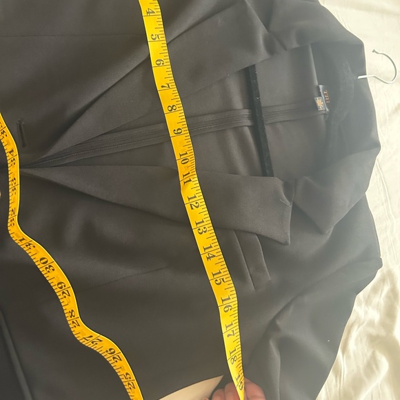 Truth by Republic suit blazer (size 6) with gold buttons, pockets, shoulder pads - Picture 5 of 6